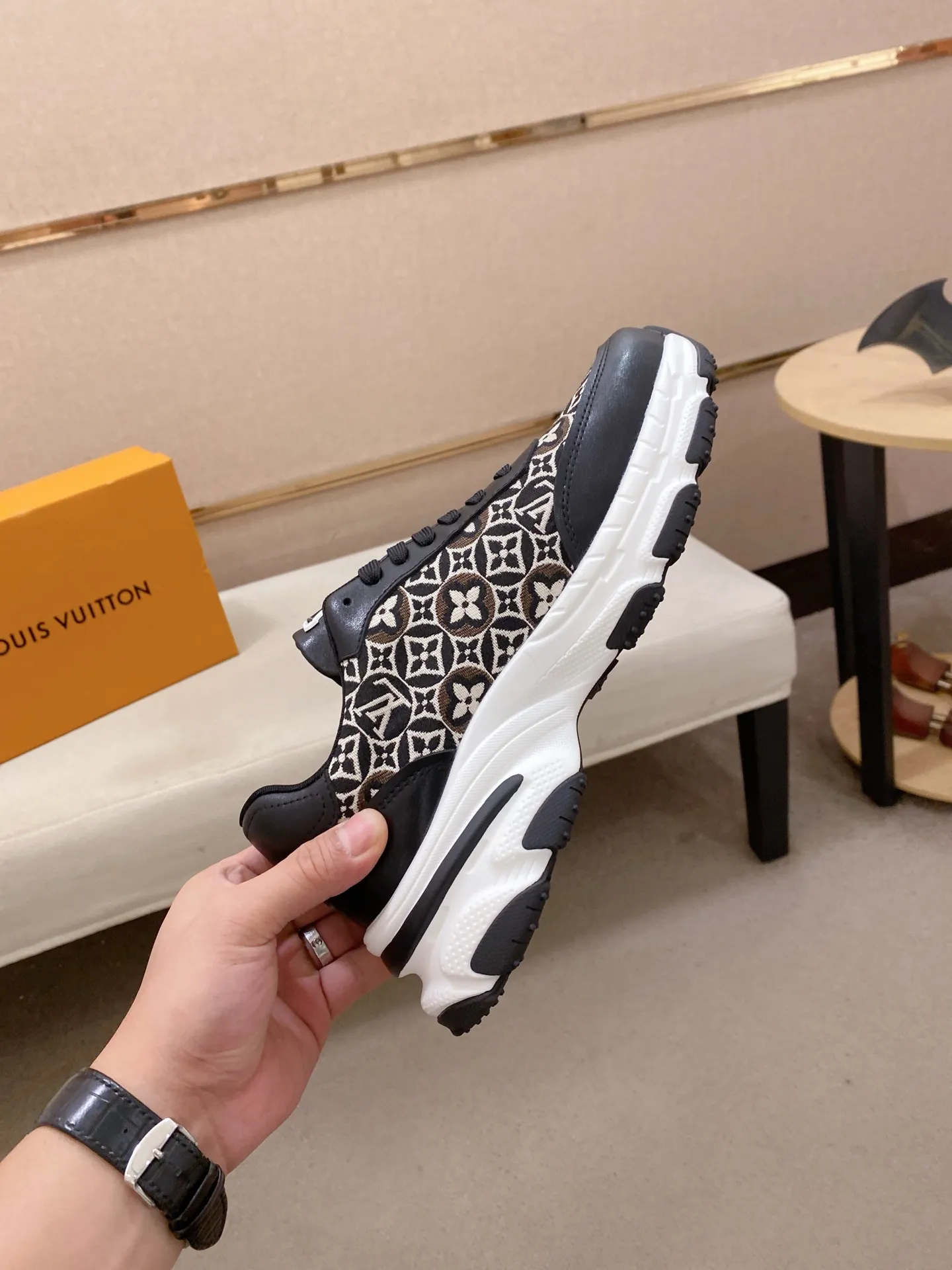 Men's shoes 442💰louis vuitton (Louis Vuitton/lv)🔍🔍The new counters are on sale at the same time. The uppers are imported from Italy. ⃣️Re-engraved🇮🇹💪💪, ⚠Sole: The original sole is specially provided by the original factory, the exclusive movable molded sole is super comfortable, ⚠Original and single goods 🔍high quality, you can enter and leave the counter at will, welcome to compare⚠. Code number: 38-44 (45/customized, non-refundable)